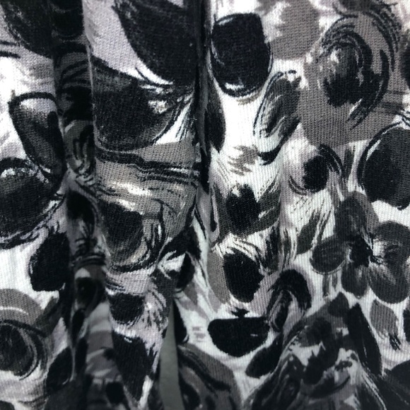H&M Cardigan Black, Grey & White Roses Floral Cardigan Sweater Sz 14 (US) GUC - Picture 8 of 11